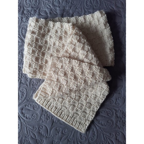 Off White knitted shawl - Picture 4 of 10